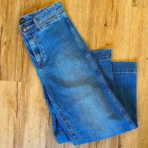 Wide leg crop, GAP denim. Jeans that make your butt look great.